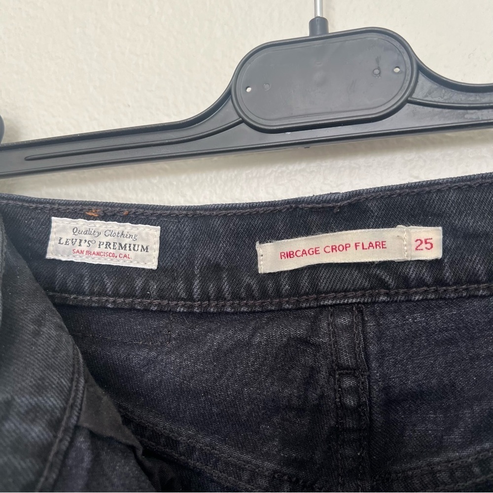Levi’s Big E Premium Ribcage Crop Flare – High Waisted – Black – Size 25 - Picture 9 of 14
